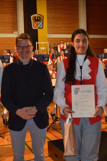V.l.n.r.: Stadtkapellmeister Oliver Körner, OB David Wittner, Shirin Strauß, Dirigent Armin Schneider.