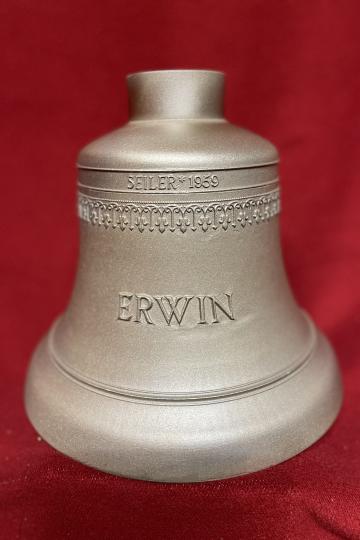 Glocke mit der Aufschrift Erwin 