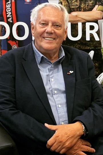 Für sein Engagement als Ausbilder sowie Initiator zahlreicher gastronomischer Projekte wurde Uli Großmann im Jahr 2022 das Bundesverdienstkreuz verliehen.