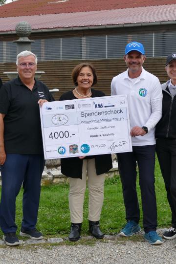 Insgesamt konnte eine Spendensumme von 4.000 Euro überreicht werden.