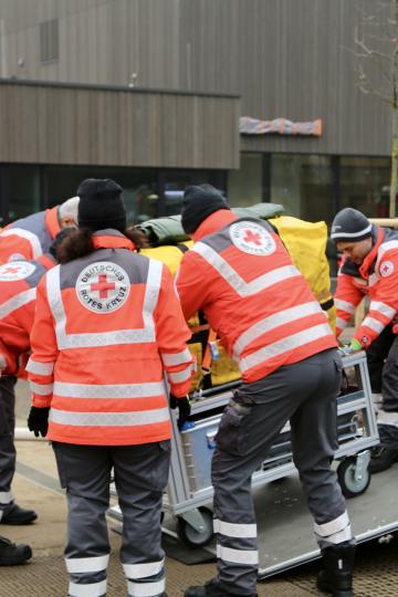 Neben Feuerwehr waren auch zahlreiche Rettungsdienste vor Ort.