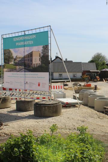 Hier entsteht das Seniorenhaus im Pfarrgarten.