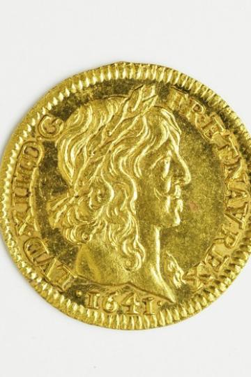 Münzen, die bei den sterblichen Überresten gefunden wurden, sind wichtige Hinweise bei der Datierung.