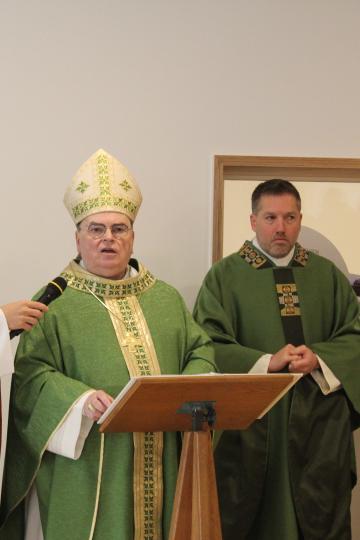 Bischof Dr. Bertram Meier aus Augsburg zelebrierte den Segnungsgottesdienst.