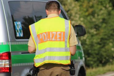 Polizist mit Warnweste