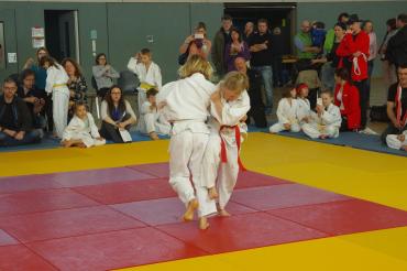 Lena Wolfshöfer beim Wurfversuch