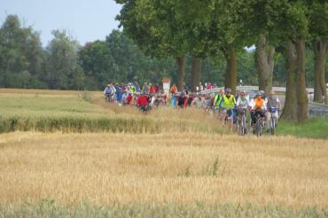 Radlertross bei auchsesheim 2 klein