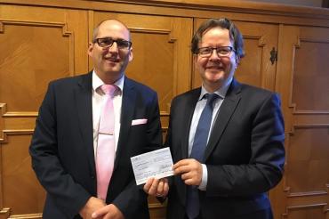 121417 Spende Pädagogische Stiftung Cassianeum an Bürger in Not