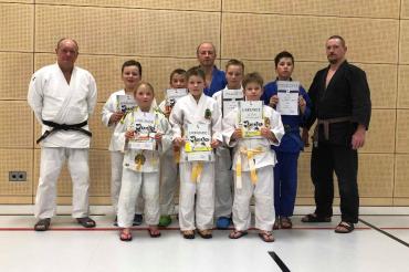 14.12.17 Günther Öttwös, Tobias Meier, Klemens Knie, Vitalij Sizanov, Ewald Laukert, Lukas Thum, Rico Gröber v.l. Martha Knie Erik Sutscheck, Hakon Sutscheck