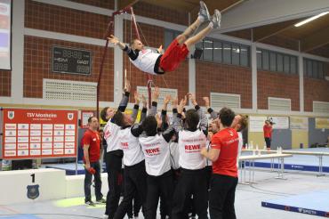 Das Bild zeigt die Turner des TSV Pfuhl. 