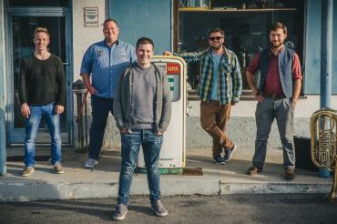 Auf diesem Bild sieht man die Musikgruppe "Lenze & de Buam".