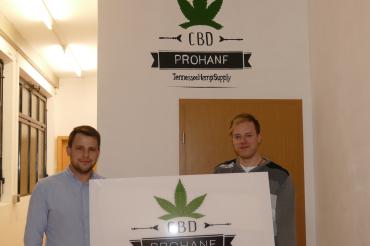 Auf dem Bild sind Dennis Wimmer und Andreas Nitsche von CBD ProHanf zu sehen. 
