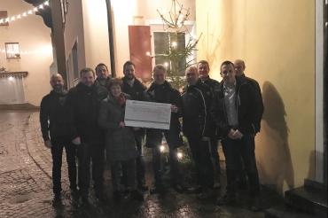 Das Bild zeigt die Vorstandschaft des CSU Ortsverbandes Harburg bei der Spendenübergabe an Martin Obermann. 