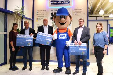 Das Bild zeigt die Mitarbeiter vom Eisen-Fischer.