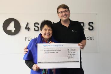 Das Bild zeigt Pressesprecher Wolfgang Holzhauser und Rosmarie Schweyer. 