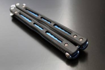 Das Bild zeigt ein Butterflymesser.