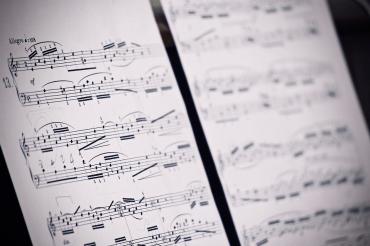 Das Bild zeigt Musik Noten.