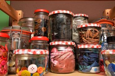 Das Bild zeigt Bastel Zubehör. 