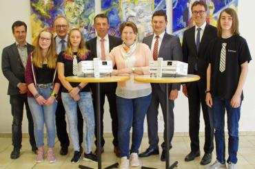 Übergabe der mobilen Beamer