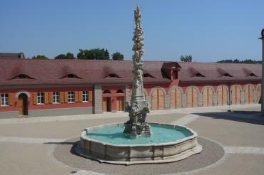 Residenzschloss Oettingen-Schlosshof 2