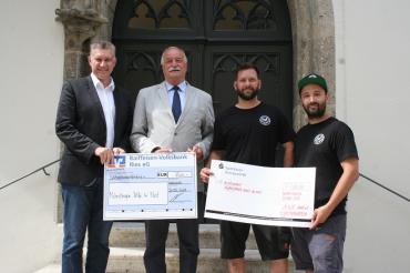 Spendenübergabe Fürst Wallerstein und Fladen Piraten