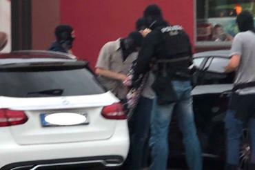 donau-ries-aktuellspezialkraefte-nehmen-zwei-personen-fest