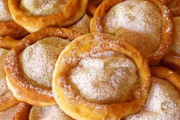 MKLR_Ausgepackt_Heiß-und-fettig-Schmalzgebäck_MartinBeer