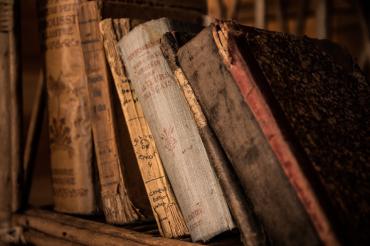 old-books-436498_960_720