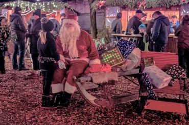 Stadt Oettingen_Christkindlesmarkt_Besuch vom Weihnachtsmann@Werner Rensing