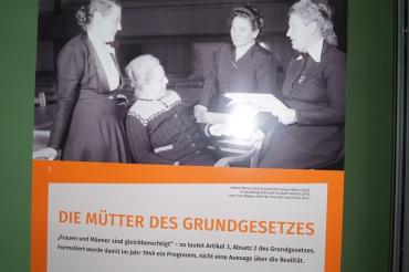 100 Jahre Frauenwahlrecht Ausstellung Ausstellungsbild