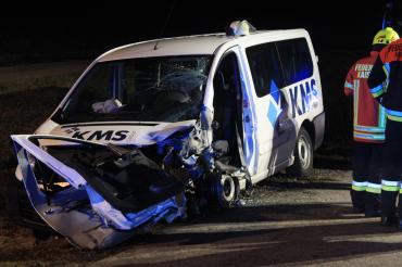 Das Bild zeigt einen beschädigter Unfallwagen.