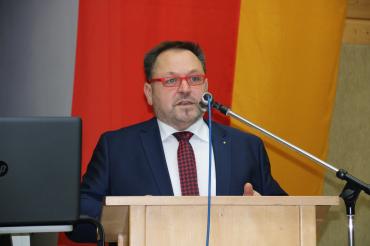 Auf dem Bild ist Joseph Mayer, Bürgermeister aus Wallerstein zu sehen. 