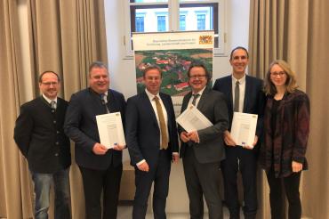 Die Übergabe der Förderbescheide 