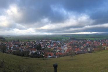 Von der Aussichtsplattform aus hat man einen tollen Blick auf Mönchsdeggingen.