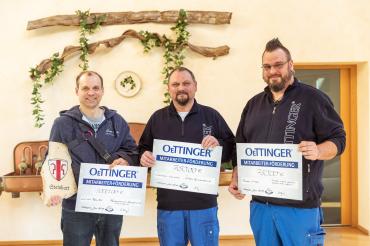 Die drei Gewinner der jüngsten Auslosung zur vierteljährlichen Mitarbeiterförderung am Standort Oettingen der Oettinger Brauerei: (v.l.) Ulrich Reuter, Günter Walter und Thomas Simon. 
