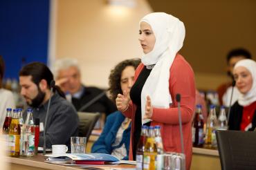 Das Bild zeigt eine Teilnehmerin. 