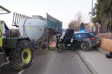 Das Bild zeigt einen Verkehrsunfall bei Marxheim.