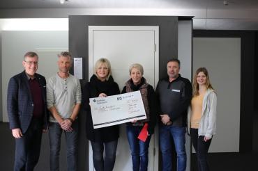 Werkleiter Wolfgang Oswald, Betriebsratsvorsitzender Thomas Schürer, Personalreferentin Mona Pöschko, Tierheimleiterin Manu Kaußen, stellv. Betriebsratsvorsitzender Thomas Lutze, Tierpflegerin Lisa Rabe (Mitinitiator Franz Brey fehlt auf dem Foto).