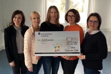 Von links nach rechts:  Claudia Matzek, Beate Herteux, Nicole Bohner, Rosi Vollhütter (bunter Kreis), Edith Schweda /„Raum für Yoga“ sammelt Spenden für den Bunten Kreis