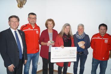 .: Landrat Stefan Rößle, Robby Seitz (Vorstand Sparte Fußball VfB Oberndorf), Monika Hörmann (Seniorenkreis), Petra Wirth, Christine Keppeler (Mittagsbetreuung), Stefan Behringer (2. Vorstand Fußball).