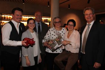  Stefan Kirchner (Farben Kirchner), Vanessa Eßmann, Oberbürgermeister Hermann Faul, Astrid Grunert (2. Vorsitzende), Susanne Vierkorn (Geschäftsstellenleiterin) und Sandro Weber (1. Vorsitzender) 	
