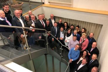 Das Bild zeigt alle Ehrenamtlichen, denen Stiftungsurkunden überreicht wurden 