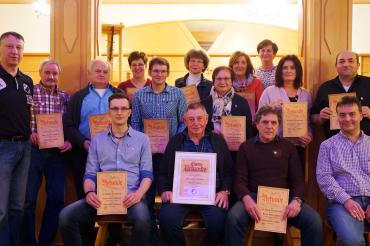 Christine Neumayer, Matthias Hartmann, Hermine Koller, Maria Schlecht, Elfi Gutmann, Leni Mergel, Michaela Sprater, August Modlmair. Von links sitzend: Manfred Meier, Josef Wegele, Peter Haberl, Vorstand Michael Koppold