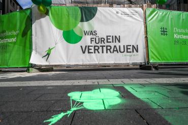 Kampagnemotiv vor der St. Petri Kirche in Dortmund
