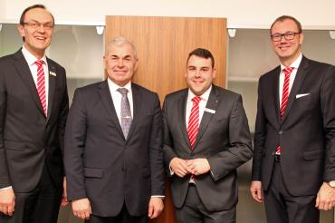 Das gute Miteinander lobten Direktor Johann Natzer, Bürgermeister Hubert Eberle, Geschäftsstellenleiter Alexander Marb und Direktor Michael Scholz (von links)