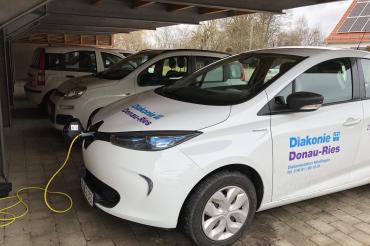 Insgesamt 6 E-Fahrzeuge sind nun Teil der Flotte der Diakonie Donau-Ries. 