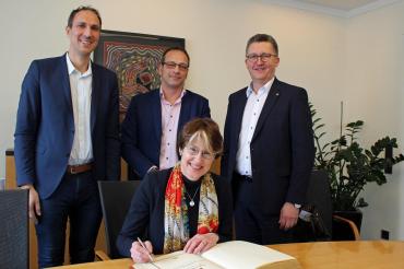 Das Bild zeigt Christoph Schmid, Nico Hippe, Ulrike Bahr und Johann Sailer.