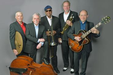 Das Bild zeigt die Mitglieder der Band Hot Stuff