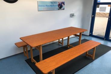 Das Bild zeigt eine Garnitur der Donau-Ries-Werkstätten für das "Historische Stadtmauerfest" in Nördlingen.