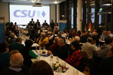 Das Bild zeigt die Kantine der Firma Grenzebach, in der das Fischess-Abend stattfand.